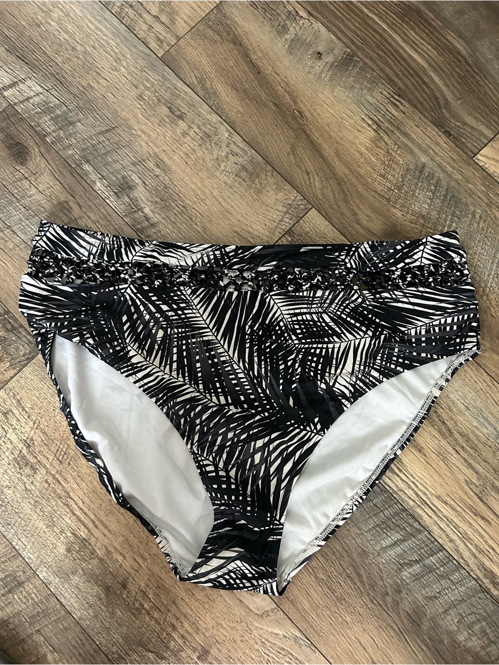 Time and Tru Black & White Palm-Print High-Waist Bikini Bottoms